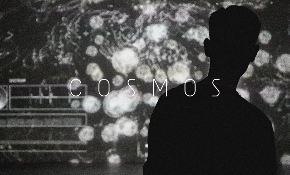 広大な宇宙を飛び回る感覚を楽しめるデジタルインスタレーション「COSMOS」