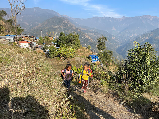ネパールの村の子供たち