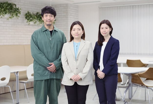 フロイント産業株式会社 CS戦略企画部　中山 裕美 様（中央）、経営企画部 丸山 まゆ 様（右） たきコーポレーション 村田 速人（左）