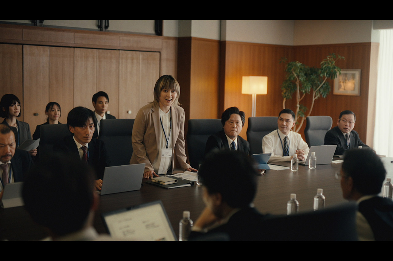 会議室の風景-ラランド サーヤさん